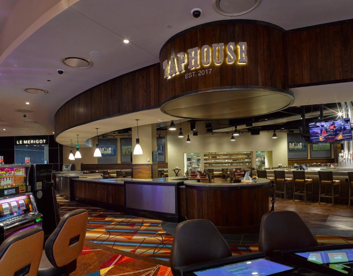 Bally'S Evansville Casino & Hotel Экстерьер фото